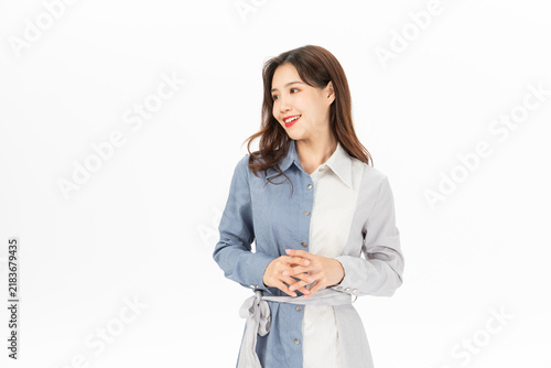 Cuadro en lienzo Confident Woman in Layered Shirt Smiling Professionally