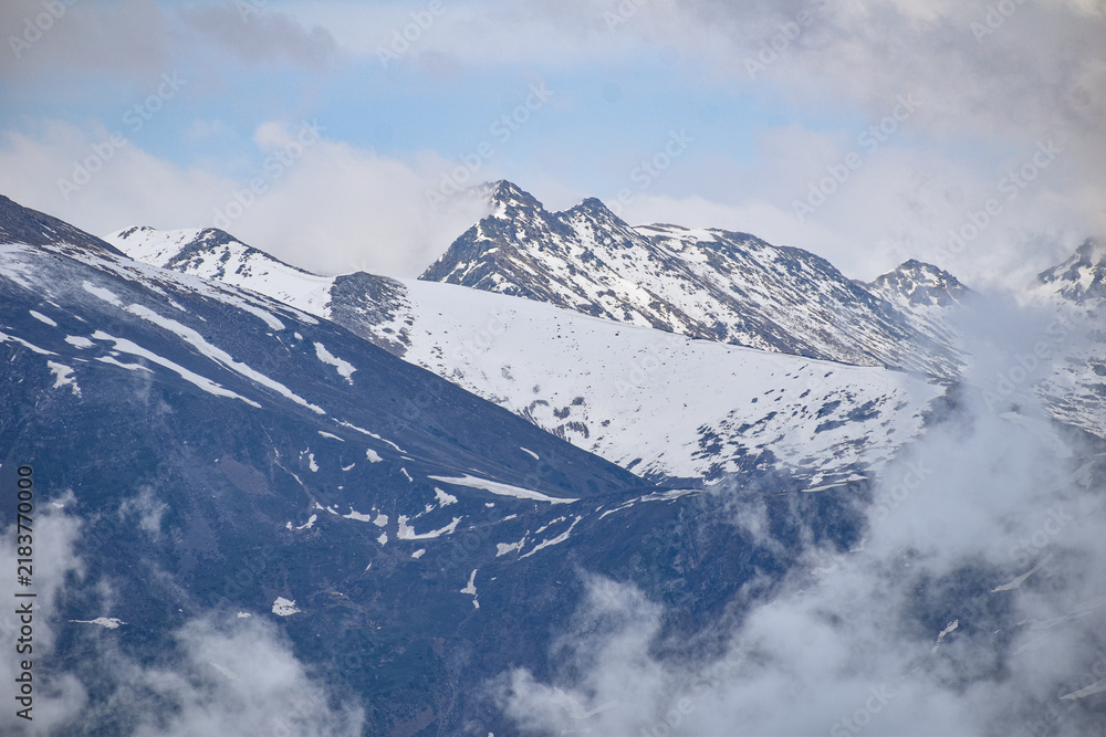 Obraz premium snow covered mountains