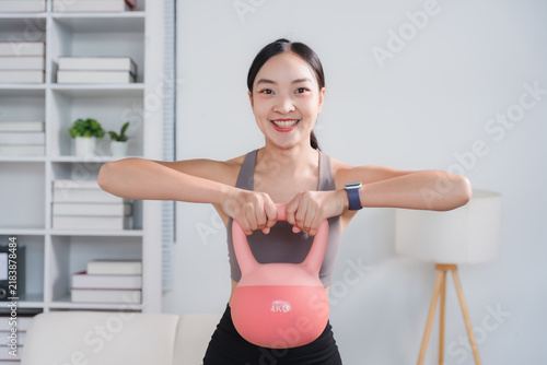 Cuadro en lienzo Home Workout Strength Training: A fit Asian woman performs a kettlebell exercise at home, showcasing her dedication to fitness and a healthy lifestyle