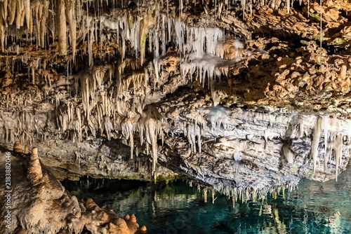 Cuadro en lienzo Crystal Cave: An Underground World of Stalactites