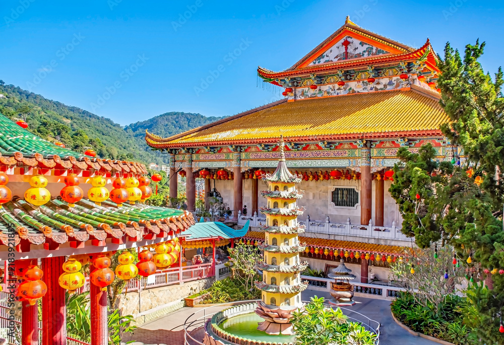 Obraz premium Kek Lok Si Tempel ist die größte buddhistische Tempelanlage Malaysias in Air Itam, einem Vorort von George Town auf der Insel Penang.