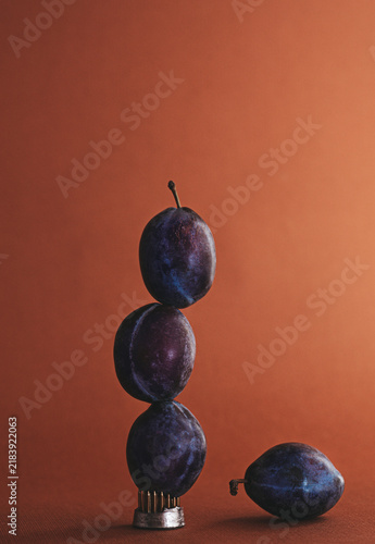 Aesthetic autumn plum moodboard, a deep, enveloping palette and soft, escaping light are perfect. The main mood of this selection is a gentle melancholy, tactile comfort