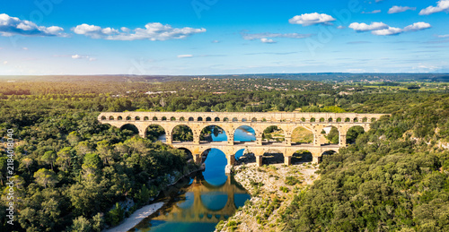 Obraz na plátně Exploring the majestic Pont du Gard aqueduct in France, discover the stunning architecture of the ancient Pont du Gard aqueduct in southern France
