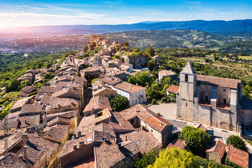 фотографія View of Saignon village in France, discover the stunning architecture of the ancient Saignon village in southern France