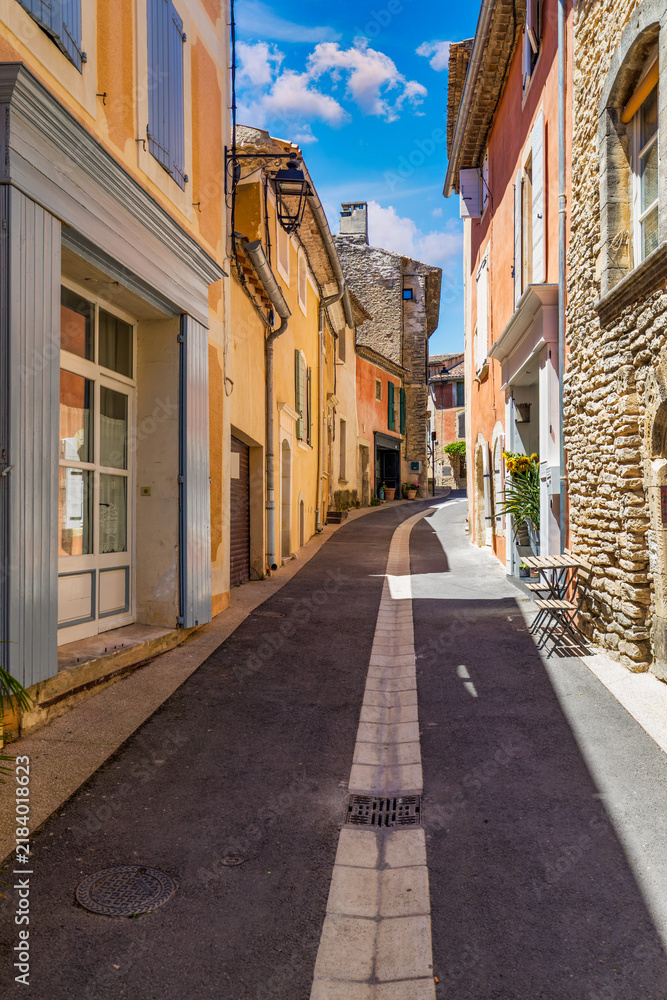 Fototapeta premium View of Goult, a small typical town in Provence, France. Discover the stunning hilltop village of Goult in Provence on a sunny day. Ancient hilltop village of Goult, Provence, France.