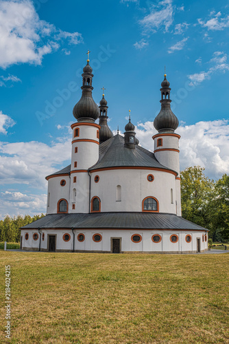 Quadro su tela The beautiful pilgrimage chapel of the Holy Trinity in the Kappl district of Wal