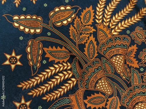 Cuadro en lienzo Traditional Indonesian Batik Fabric Pattern with Floral and Botanical Ornament T
