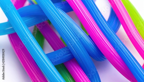 Tapety artystyczne Vibrant Interlocking Strands of Blue, Pink, and Green Create a Dynamic Abstract Pattern