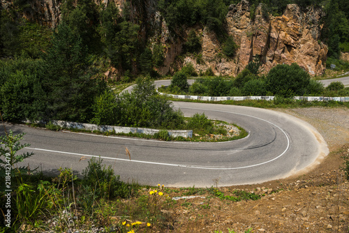 Bild auf Leinwand Winding mountain road with hairpin turns