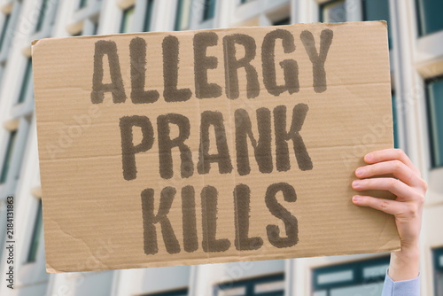 Foto "Allergy prank kills" Triggering someone's severe allergic reaction through a joke results in death