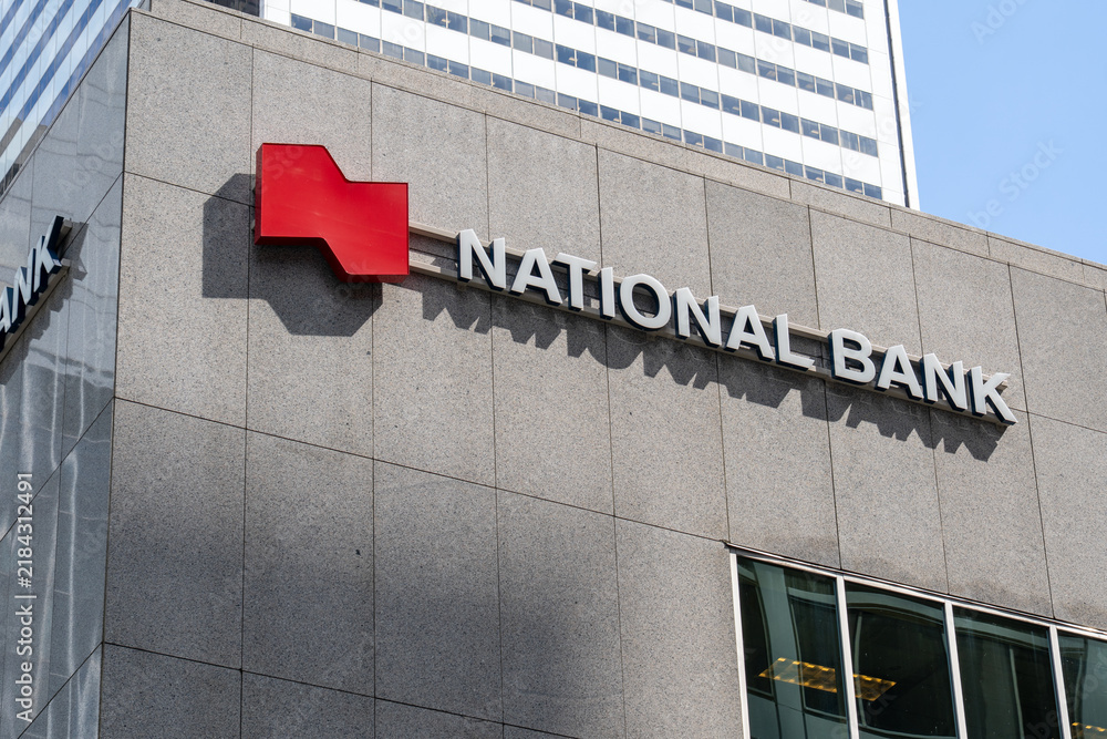 Obraz premiumToronto, Ontario, Canada - September 7, 2026: National Bank of Canada logo and sign on the building. Toronto, Ontario, Canada. 