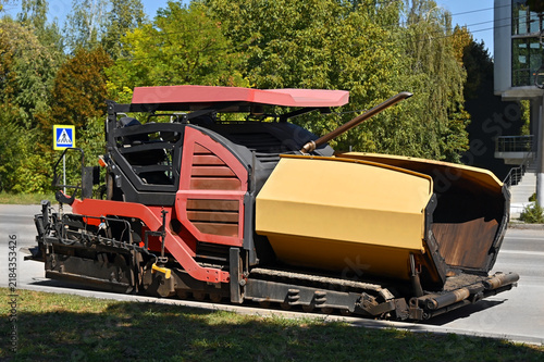 Asphalt paver machine