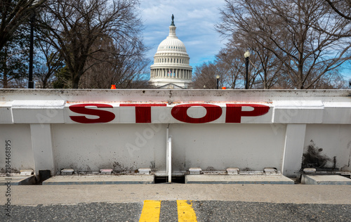 Cuadro en lienzo Stop security barrier near Capitol Hill