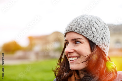 фотографія Happy, woman and thinking outdoor with positive mindset, good memories and inspiration for wellness