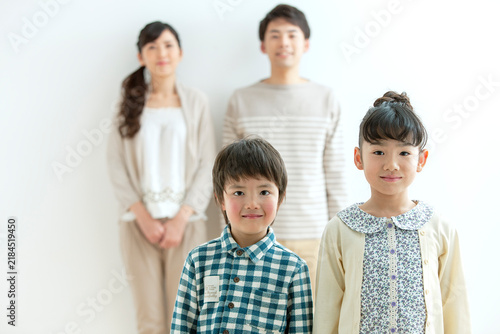 Tapety artystyczne 笑顔の家族のポートレート
