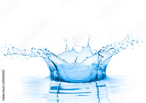 фотографія Blue water splash crown isolated on white background for liquid motion design an
