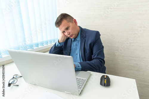 Obraz na plátne a tired employee at work in front of a computer monitor