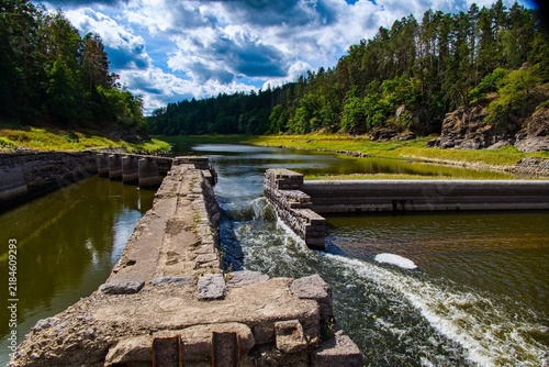 Fotografie extreme dry on orlik dam on vltava river czechia