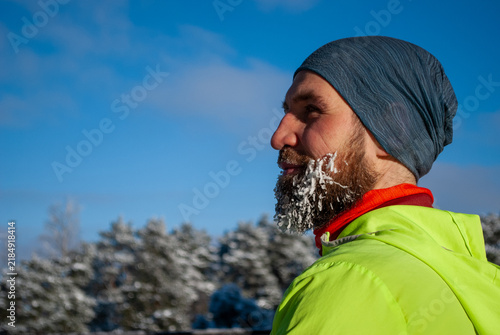 Fotografie Determined winter runner after endurance workout in subzero weather