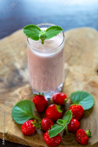 Obraz na płótnie Summer Strawberry Smoothie with Kefir