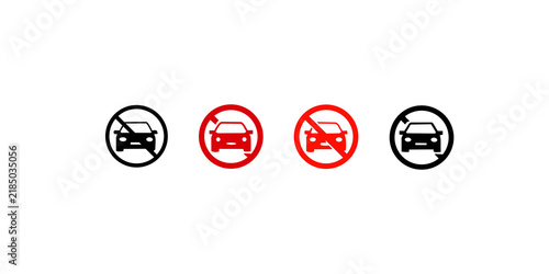 Cuadro en lienzo Four no cars traffic signs in black and red for restricted vehicle access
