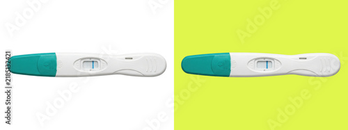 Obraz na płótnie Negative pregnancy test device on dual colored background