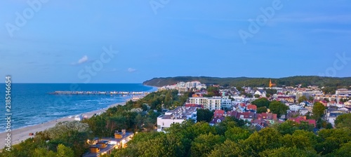 Misdroy (polnisch: Międzyzdroje), oft als die „Perle der Ostsee“bezeichnet, ist eines der beliebtesten und lebhaftesten Seebäder an der polnischen Ostseeküste.
