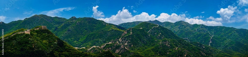 Fototapeta premium Banner Great wall China stretching across mountain range under blue sky