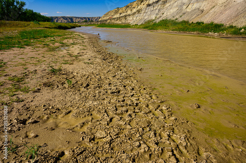 Konstfotografi The Little Missouri River in western North Dakota has very low water level caused by prolonged hot weather and little to no precipitation