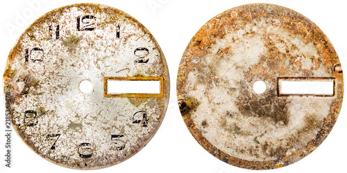 Fotografía Isolated photo of steel vintage worn clock or watch face on white background