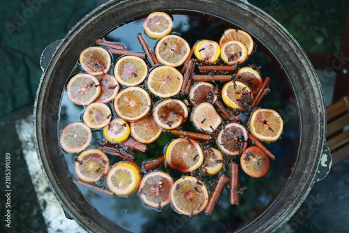 Cuadro en lienzo Mulled wine with orange slices cinnamon sticks and cloves in vintage pot