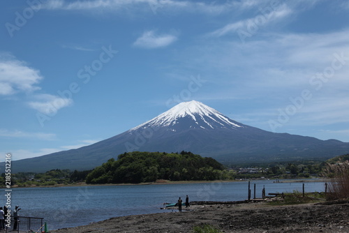 河口湖から望む凛々しい富士山の美景