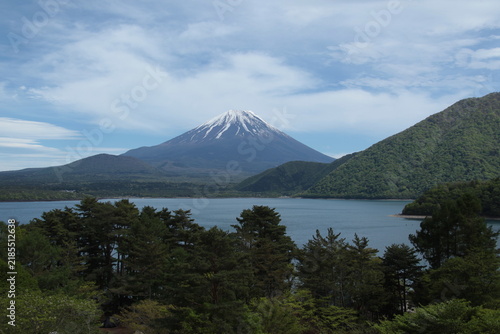 一度は見たいあの絶景！千円札のモデルになった本栖湖の富士山ビューポイント
