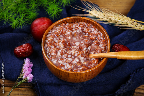 Foto Red multigrain congee healthy warm grain porridge