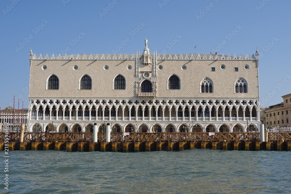 Fototapeta premium View of the Doge's Palace in Venice from the Grand Canal 