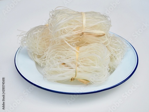 Fotografie Korat-style stir-fried rice noodles served on a plate against a white background; a signature dish of Nakhon Ratchasima Province, Thailand