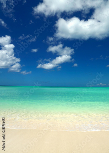 Obraz na płótnie Beautiful Tropical Seascape Symbolizing Freedom, Travel and Happiness