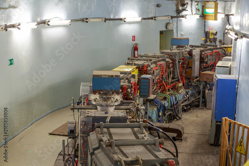 Konstfotografi A synchrotron is a type of resonant cyclic charged-particle accelerator