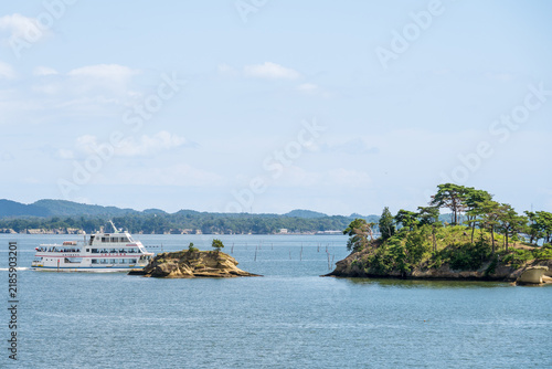 日本三景・松島の島々と遊覧船