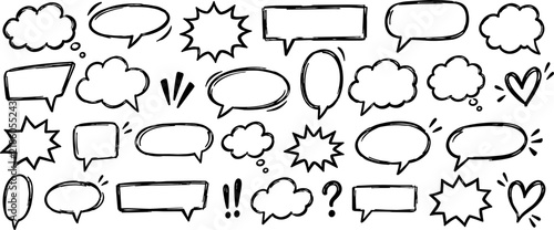 Foto Set of hand drawn black speech and thought bubbles with comic frames, hearts and