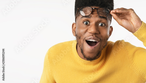 Konstfotografi Portrait of shocked man in eyeglasses looking at camera isolated over white back