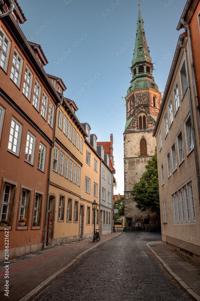 Obraz premium Hanover, Germany - July 2, 2026: The medieval Kreuzkirche and its historic stone details stand within Hanover’s Old Town.