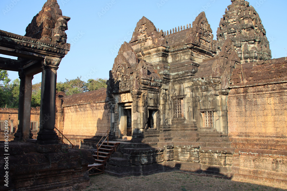 Obraz premium ruined buddhist and hindu khmer temple (banteay samre) in angkor in siem reap in cambodia 