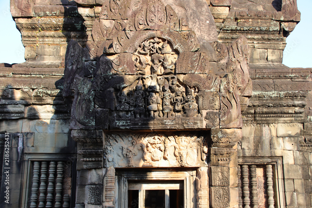 Obraz premium ruined buddhist and hindu khmer temple (banteay samre) in angkor in siem reap in cambodia 