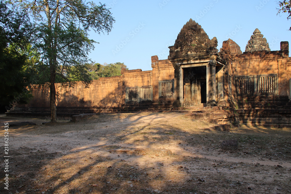 Obraz premium ruined buddhist and hindu khmer temple (banteay samre) in angkor in siem reap in cambodia 