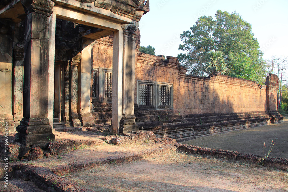 Obraz premium ruined buddhist and hindu khmer temple (banteay samre) in angkor in siem reap in cambodia 