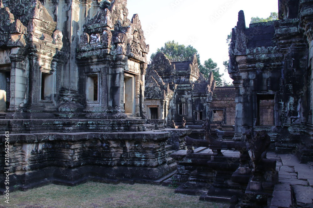 Obraz premium ruined buddhist and hindu khmer temple (banteay samre) in angkor in siem reap in cambodia 