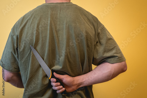 Obraz na płótnie Man hiding a knife behind his back