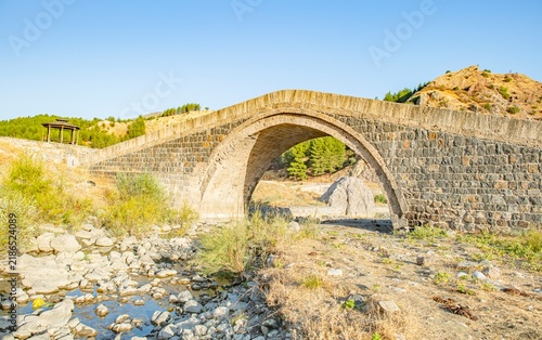 Obraz na plátne Close-up view of the historical Dort Ulular II Bridge from the 17th century Ottoman period, located in Baykan, Siirt, Turkey