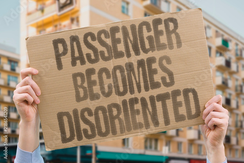 Foto "Passenger becomes disoriented" Passenger becomes disoriented in airport terminal layout and cannot locate gate or exit